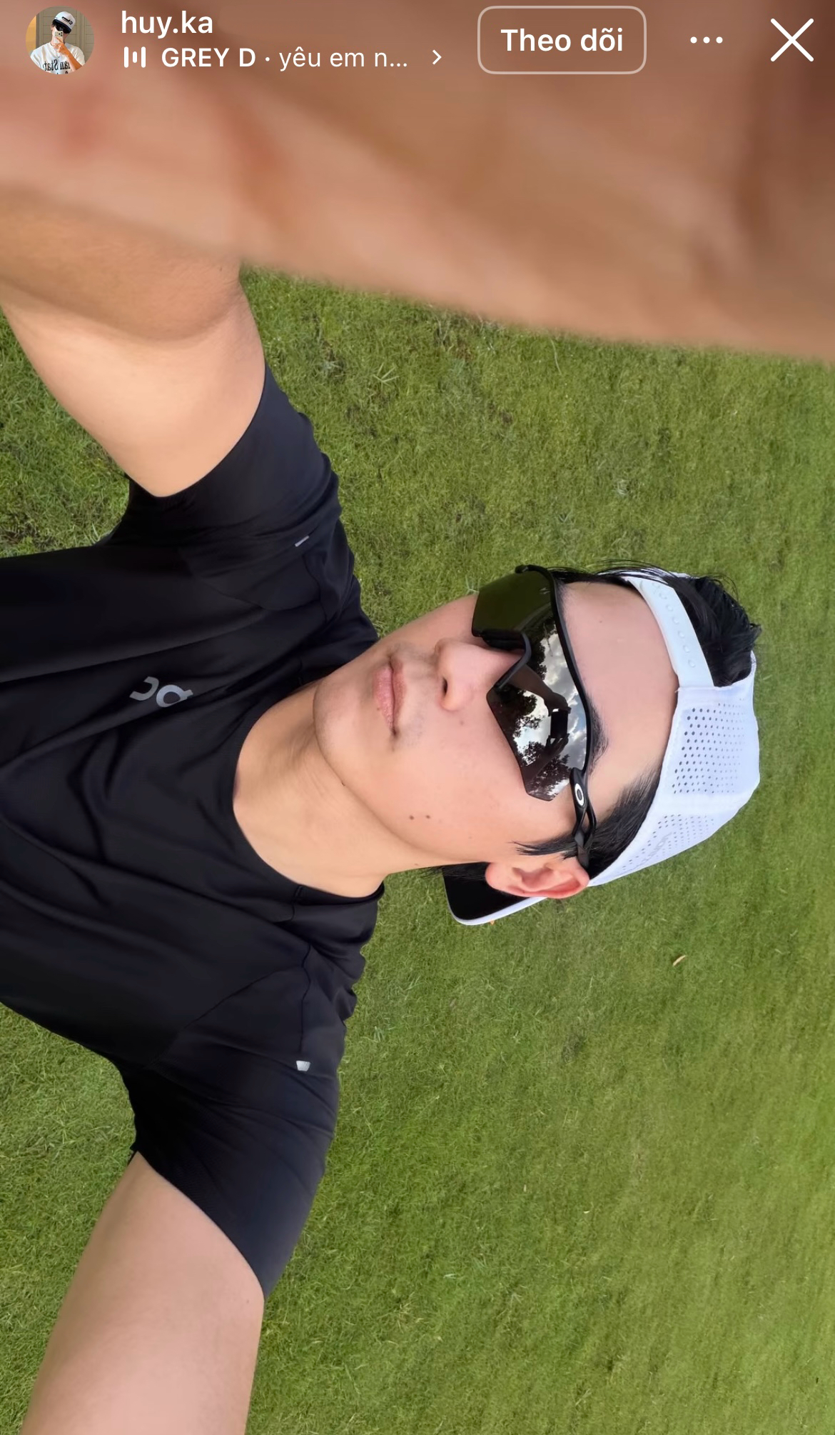   Uyển Ân và Võ Điền Gia Huy bị soi đăng tải hình ảnh có góc chụp giống nhau. Ảnh: Chụp màn hình   