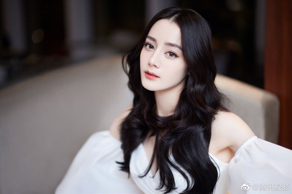 “Địch Lệ Nhiệt Ba có biết xấu hổ không vậy?”