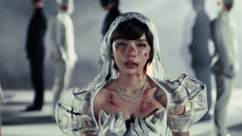 Chưa bao giờ thấy LyLy bầm dập, te tua đến mức này