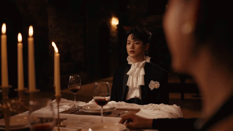 buitruonglinh gặp nguy hiểm, loạng choạng khuỵu gối vấp ngã: Xem mà thấy đau online!