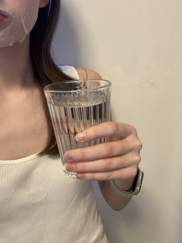 Làm 6 việc này trước khi đi ngủ, làn da của tôi như “tái sinh” về năm 20