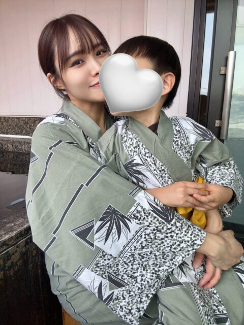 2 thành viên Kawai Fuka (37 tuổi)...