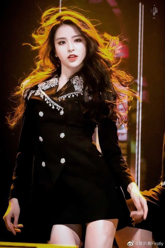 Mỹ nữ gen Z có visual đắt giá nhất showbiz nay thần kinh bất ổn, livestream cầu cứu còn cạo trọc đầu gây sốc hậu giải nghệ