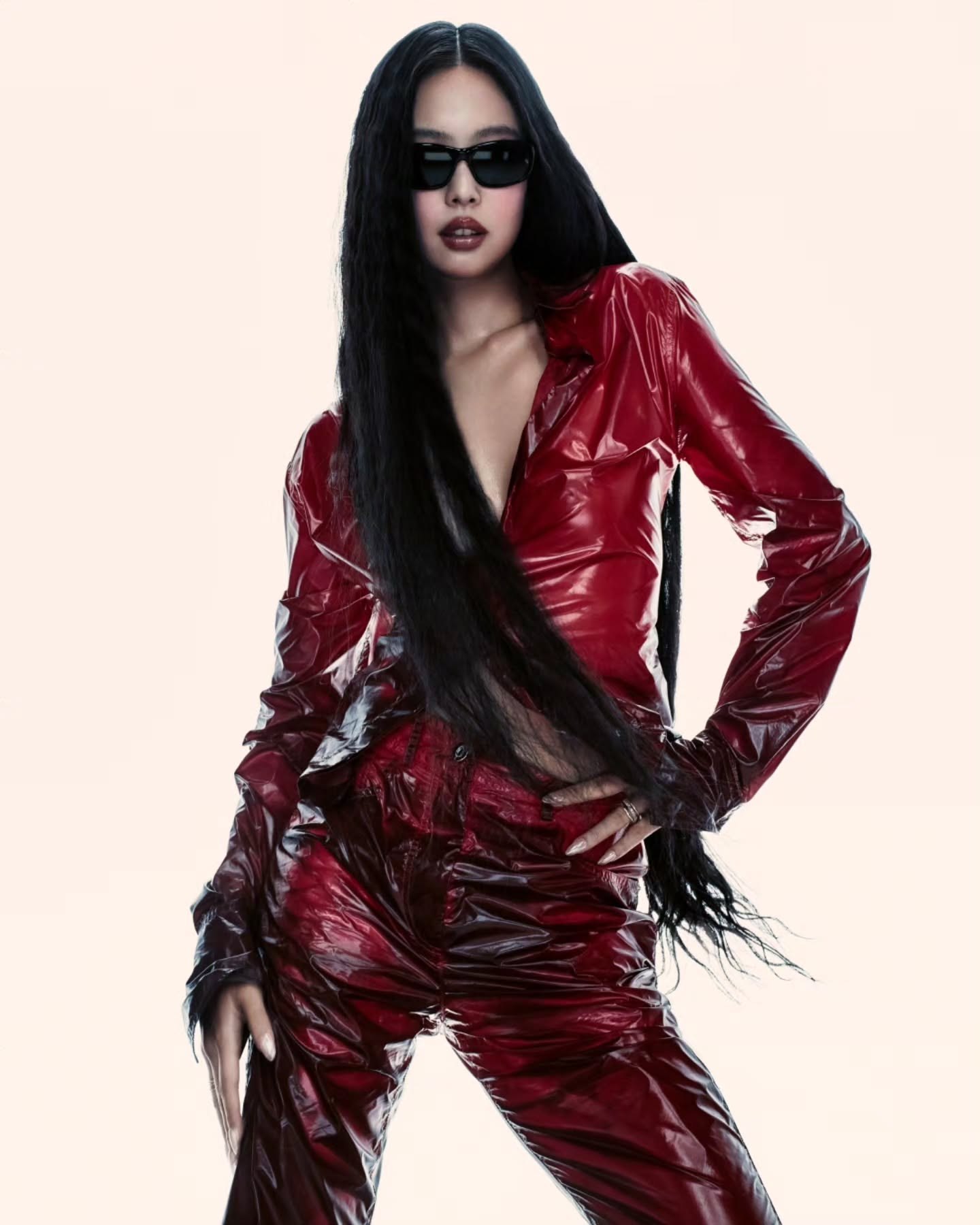 Hình ảnh đầu tiên đầy ấn tượng của tân đại sứ toàn cầu. (Ảnh: Instagram)