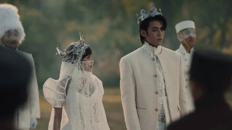 Vỏ bọc của một cặp đôi hạnh phúc lại bị lật tẩy khi đứng trên chiếc bàn cờ vua: LyLy quỵ luỵ bao nhiêu thì Vĩnh Đam hờ hững bấy nhiêu