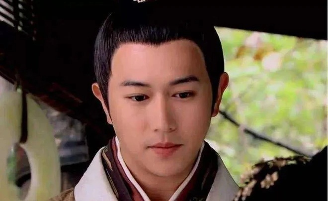 Hoàng đế đẹp nhất màn ảnh tụt dốc nhan sắc trầm trọng, hết thời còn bị tố hại người khác mất mạng