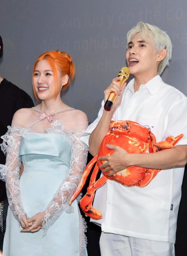   Uyển Ân và Quỳnh Lý từng bị soi loạt hint hẹn hò. Ảnh: FBNV  