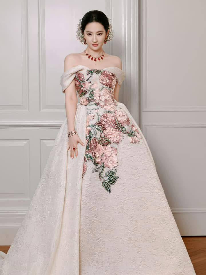 Lưu Diệc Phi là biểu tượng Cbiz khó thay thế. Ảnh: Weibo