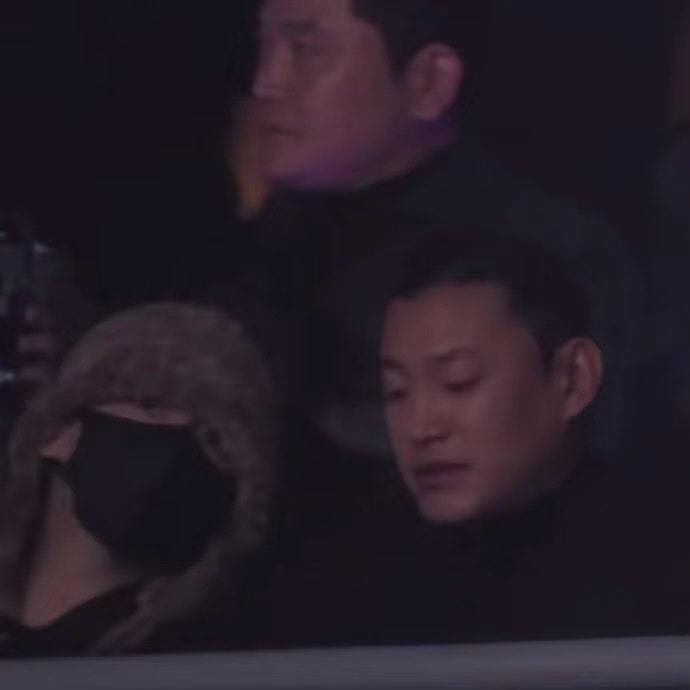 Đầu năm 2025, Jung Kook được bắt gặp đi xem cocnert của aespa (Ảnh:X)