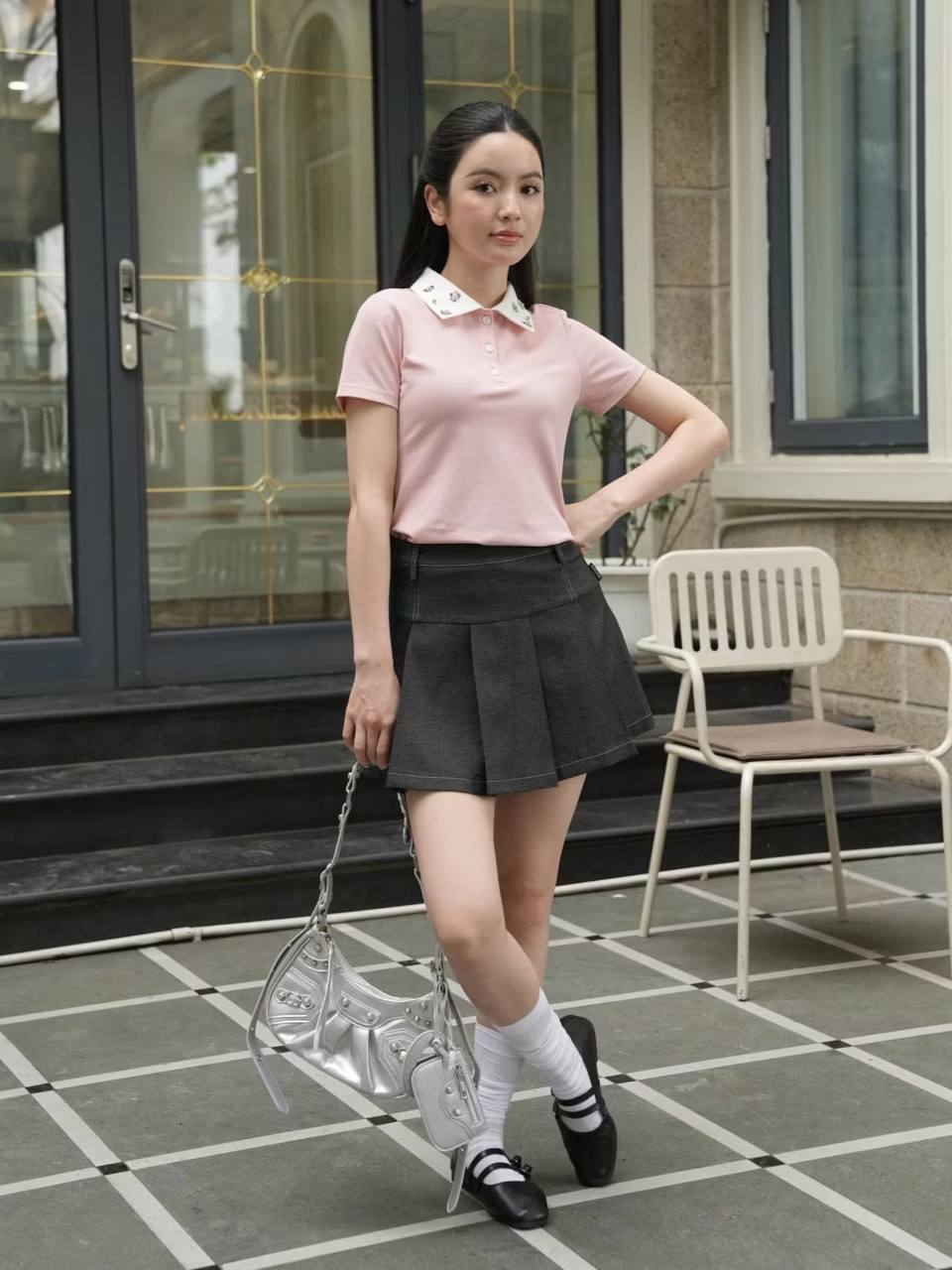 Chu Thanh Huyền bán mẫu áo polo cổ đính hoa này với giá 1.680.000 VNĐ. (Ảnh: Facebook)