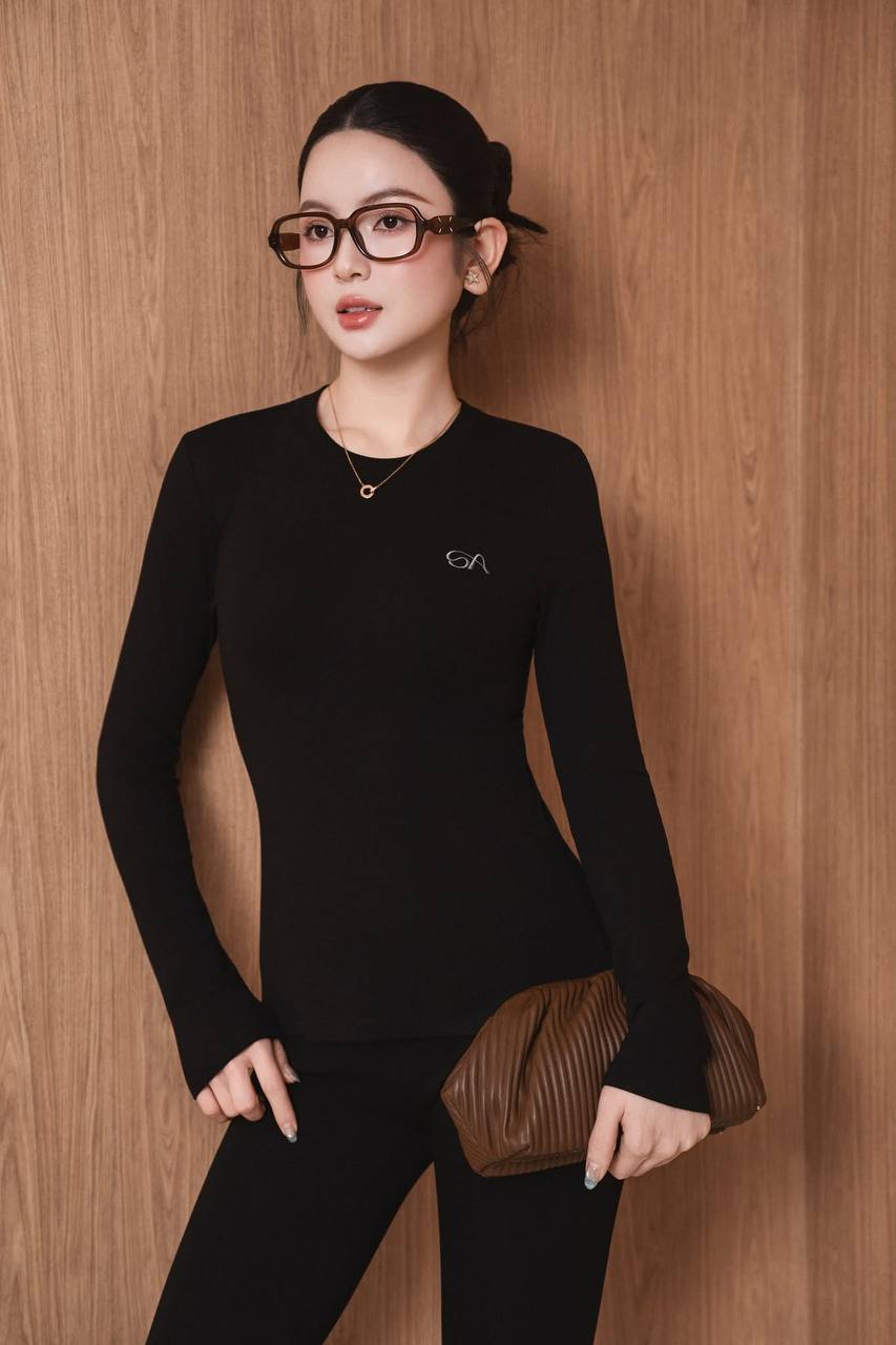 Brand thời trang của Chu Thanh Huyền mới ra mắt đã bị chê: Đồ lỗi mốt, chất liệu thường nhưng giá thành cao