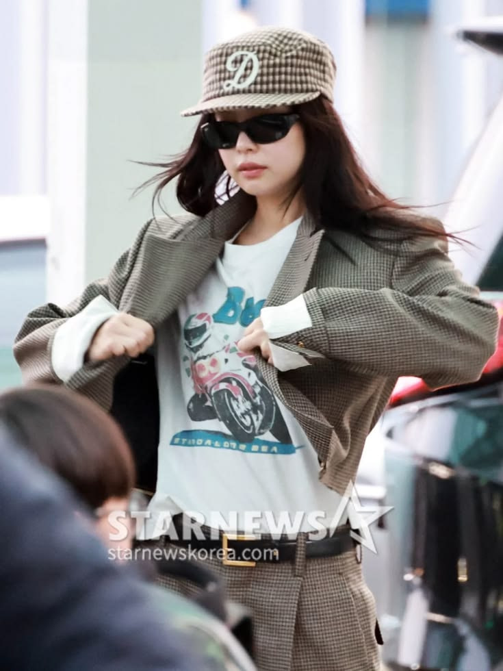 Ray-Ban chính thức gọi Jennie bằng title cực oách, bộ ảnh mới hé lộ kỷ nguyện đầy hứa hẹn cho thương hiệu