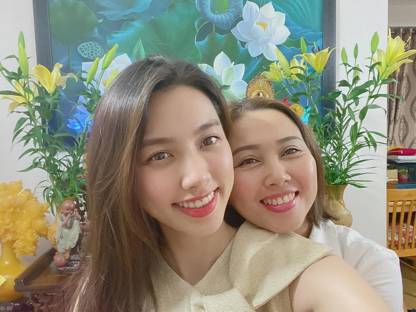 Dù không sống cùng mẹ từ nhỏ nhưng tình cảm của Thùy Tiên dành cho mẹ vô cùng đặc biệt