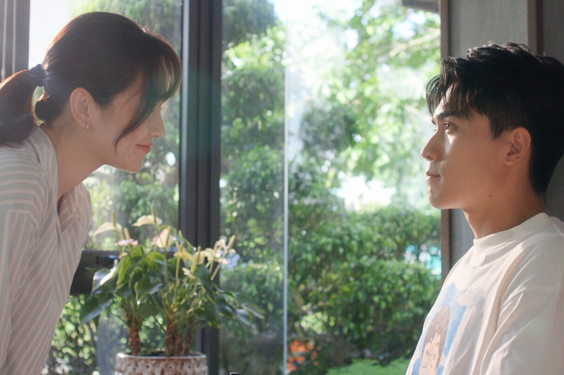 Gọi đây là đám cưới đẹp nhất Việt Nam có quá không: Cô dâu nhan sắc thượng thừa, chú rể giàu nứt đố đổ vách