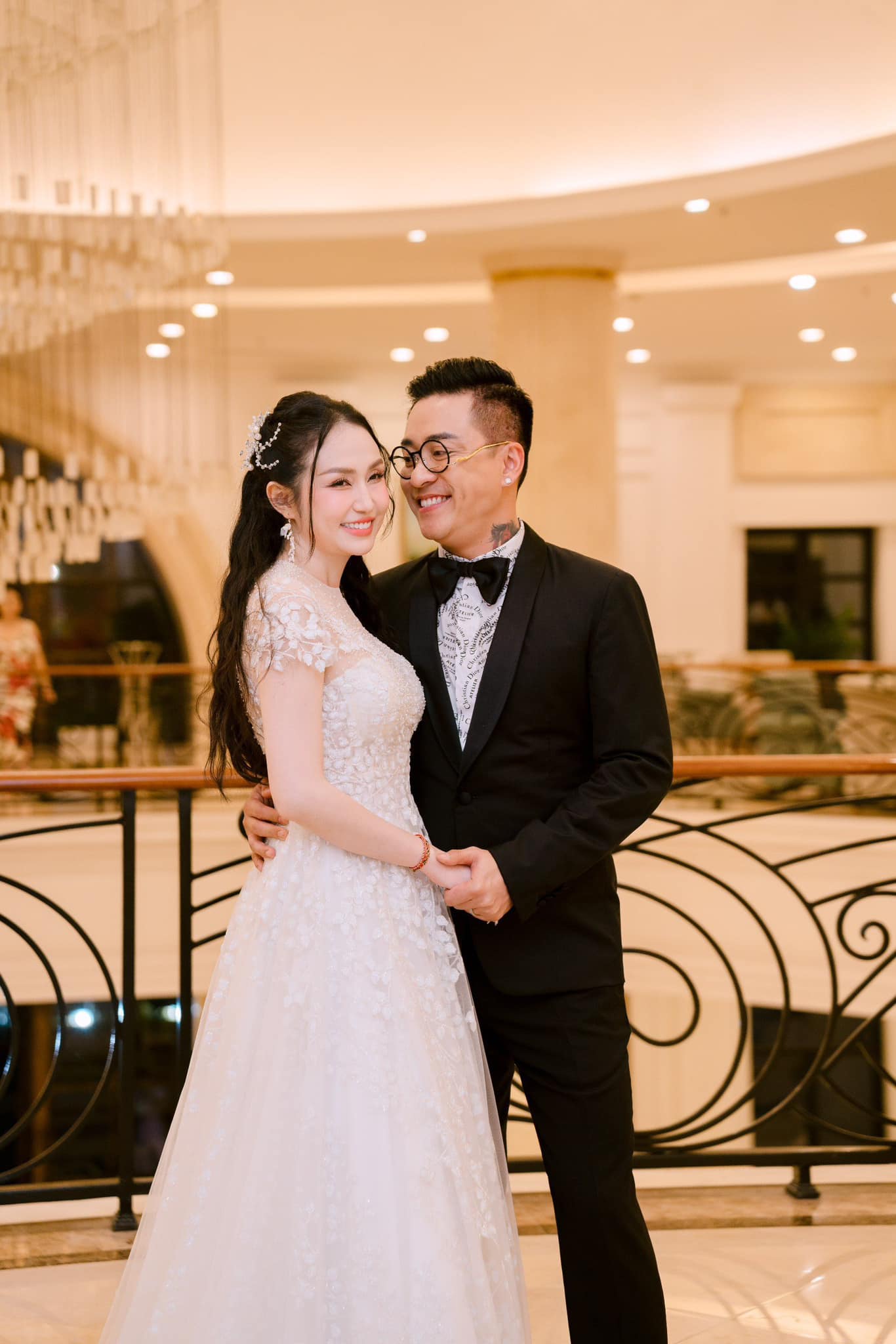   Nam ca sĩ khẳng định Huơng Baby chưa chỉnh sửa bất cứ điểm nào trên gương mặt. Ảnh: FBNV  