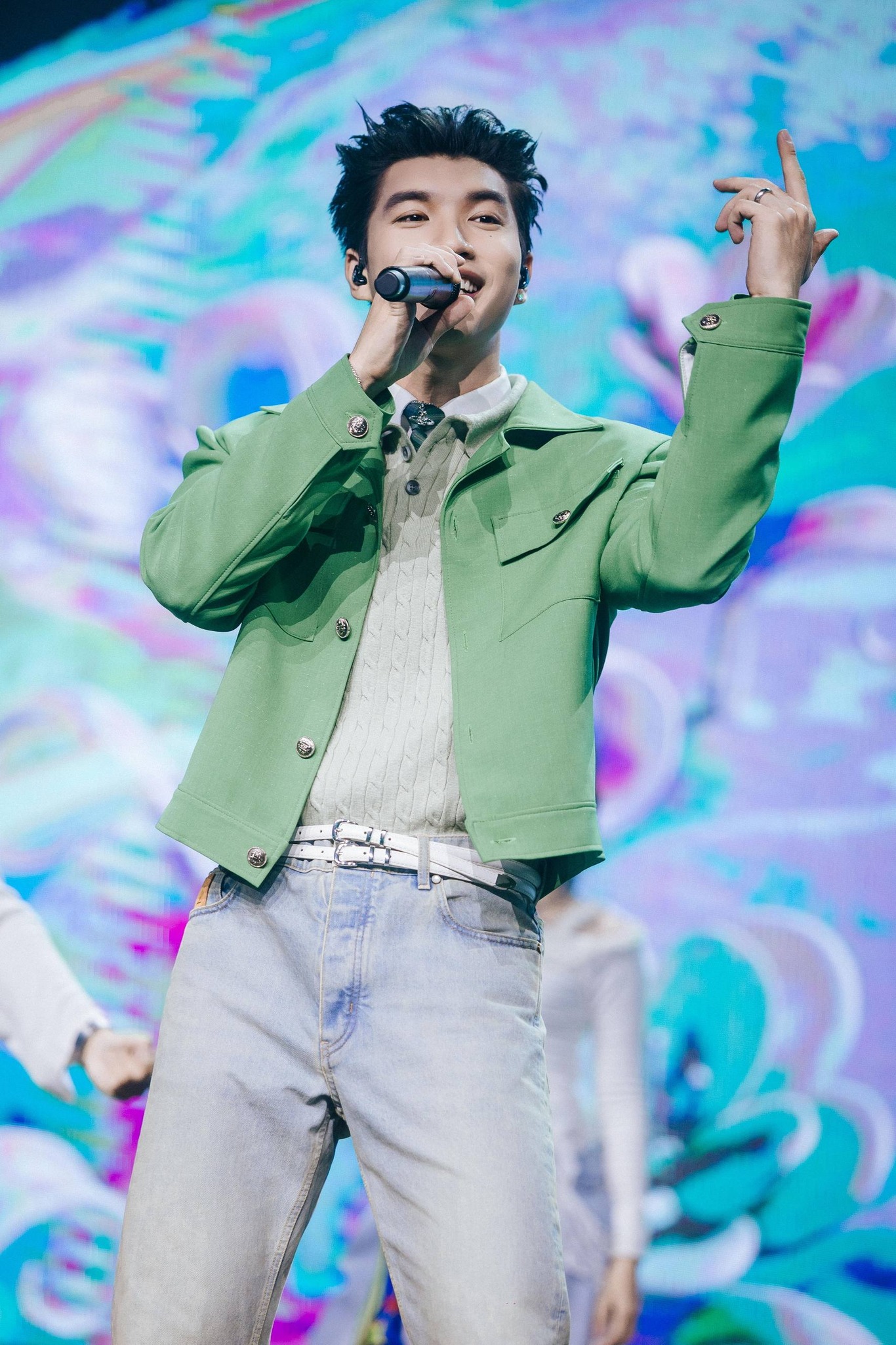 Những thành tích này không chỉ là sự ghi nhận cho hành trình nghệ thuật mà còn cho thấy HIEUTHUHAI đang từng bước góp phần định hình xu hướng giải trí mới, được đông đảo khán giả đón nhận (Ảnh: FBNV)