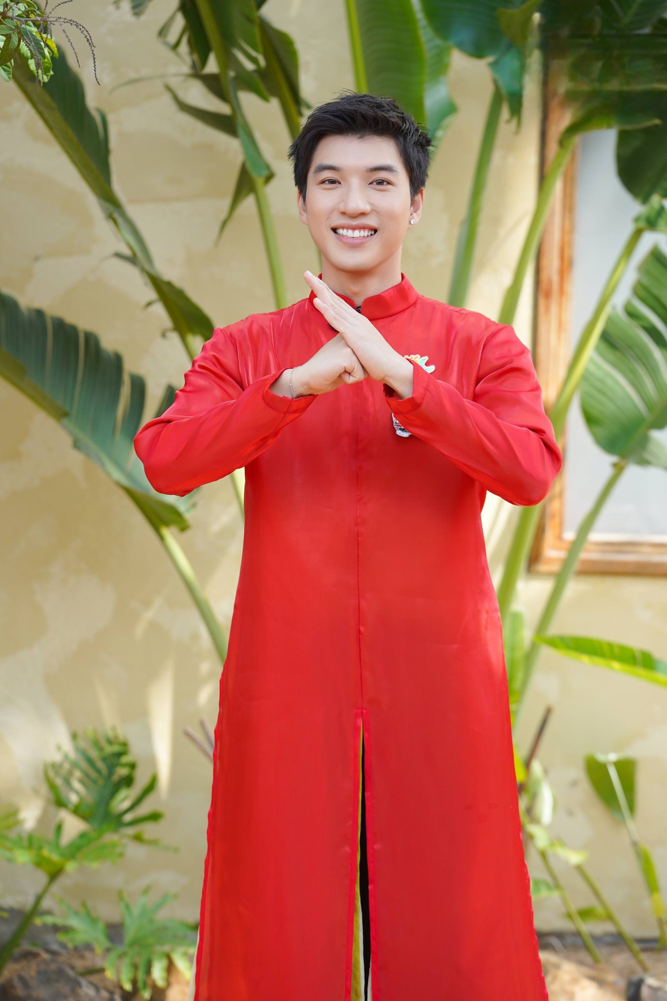 HIEUTHUHAI còn ghi điểm nhờ thái độ làm việc chuyên nghiệp, cách ứng xử văn minh và đời tư sạch