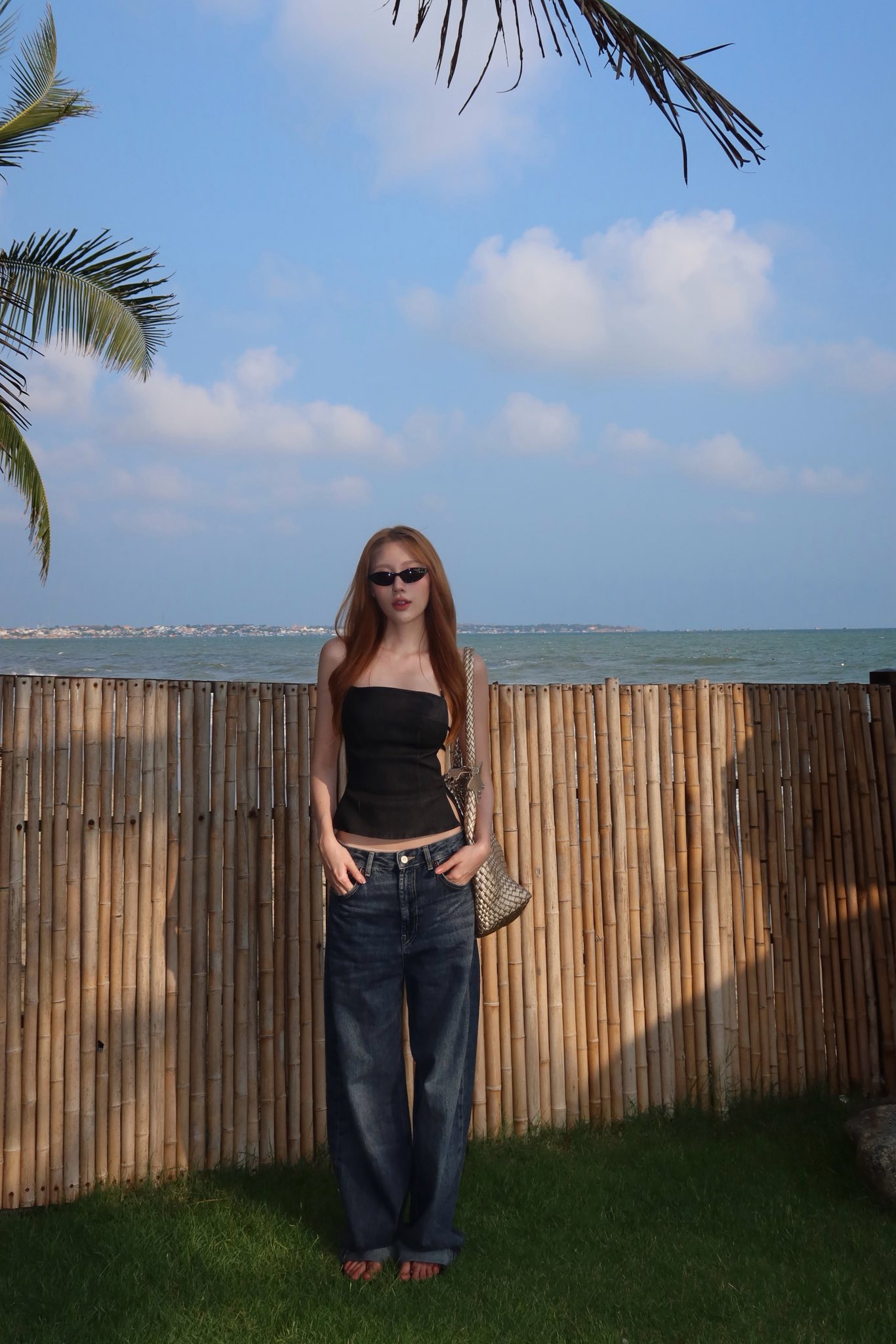 Uyển Ân đăng full bộ ảnh và địa điểm cô chụp bức ảnh bãi cỏ là ở Phan Thiết