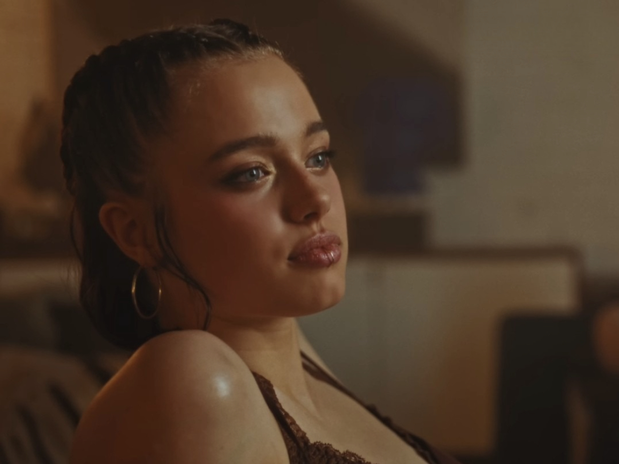 Shiloh trong MV của Dayoung