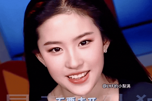 Trên đời có duy nhất 1 người cười hở lợi vẫn đẹp khủng khiếp, đẻ sớm 1.000 năm thì giai nhân thời cổ đều phải làm nền