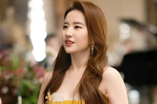 Trên đời có duy nhất 1 người cười hở lợi vẫn đẹp khủng khiếp, đẻ sớm 1.000 năm thì giai nhân thời cổ đều phải làm nền