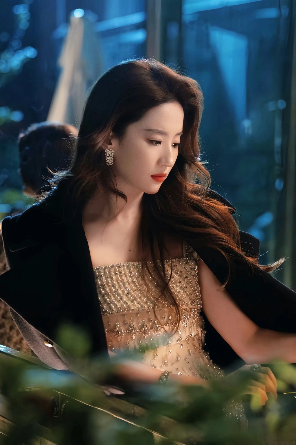 Trên đời có duy nhất 1 người cười hở lợi vẫn đẹp khủng khiếp, đẻ sớm 1.000 năm thì giai nhân thời cổ đều phải làm nền