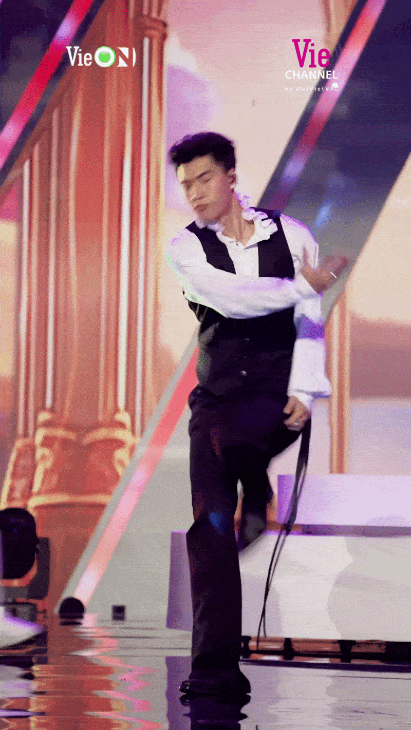 Có thể công nhận vũ đạo là điểm yếu chí mạng của HIEUTHUHAI và cũng là nỗi sợ của anh chàng mỗi khi bước lên sân khấu