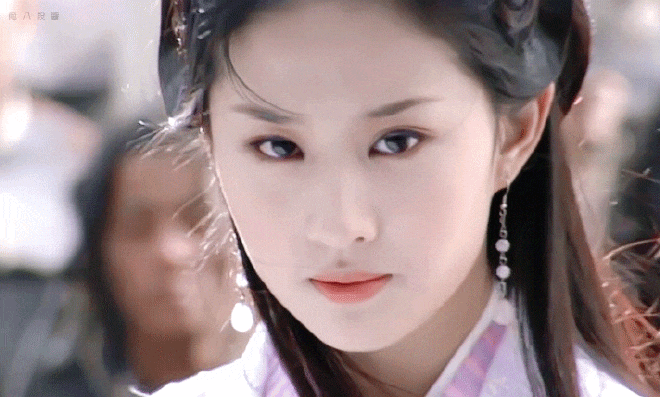 Trên đời có duy nhất 1 người cười hở lợi vẫn đẹp khủng khiếp, đẻ sớm 1.000 năm thì giai nhân thời cổ đều phải làm nền