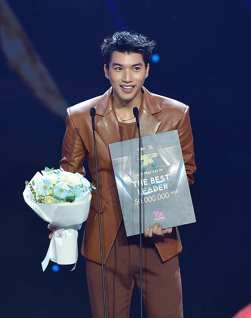 HIEUTHUHAI nổi lên như một hiện tượng của lớp nghệ sĩ trẻ sau khi liên tục xuất hiện trong các chương trình truyền hình thực tế như 2 ngày 1 Đêm, Anh Trai Say Hi… (Ảnh: Anh Trai Say Hi) 