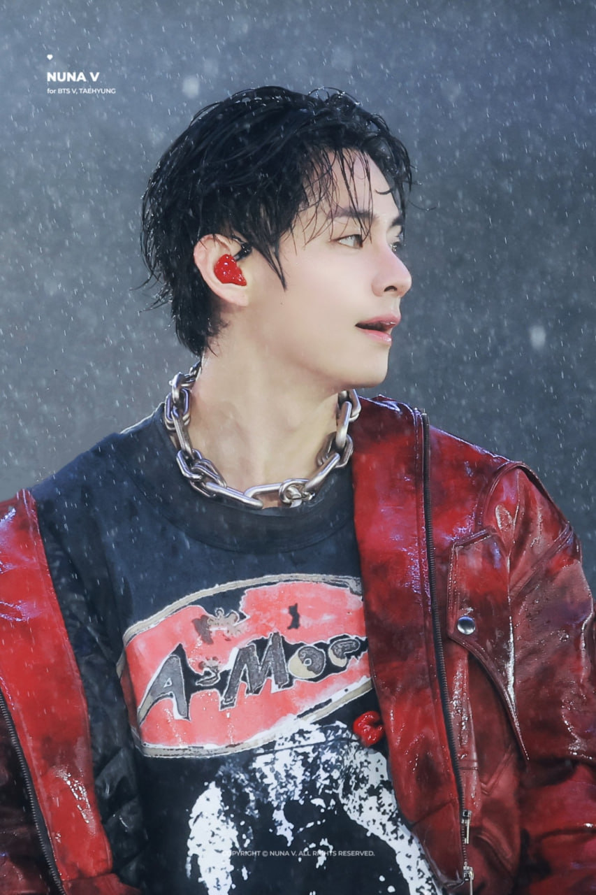 V sở hữu giọng nam trầm ấm hiếm có tại Kpop (Ảnh:X)