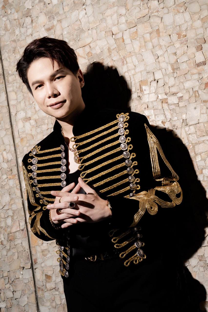 Bước ngoặt lớn nhất đưa tên tuổi Hoàng Tôn bừng sáng chính là ngôi vị Á quân tại cuộc thi Giọng hát Việt 2013 (Ảnh:FBNV)