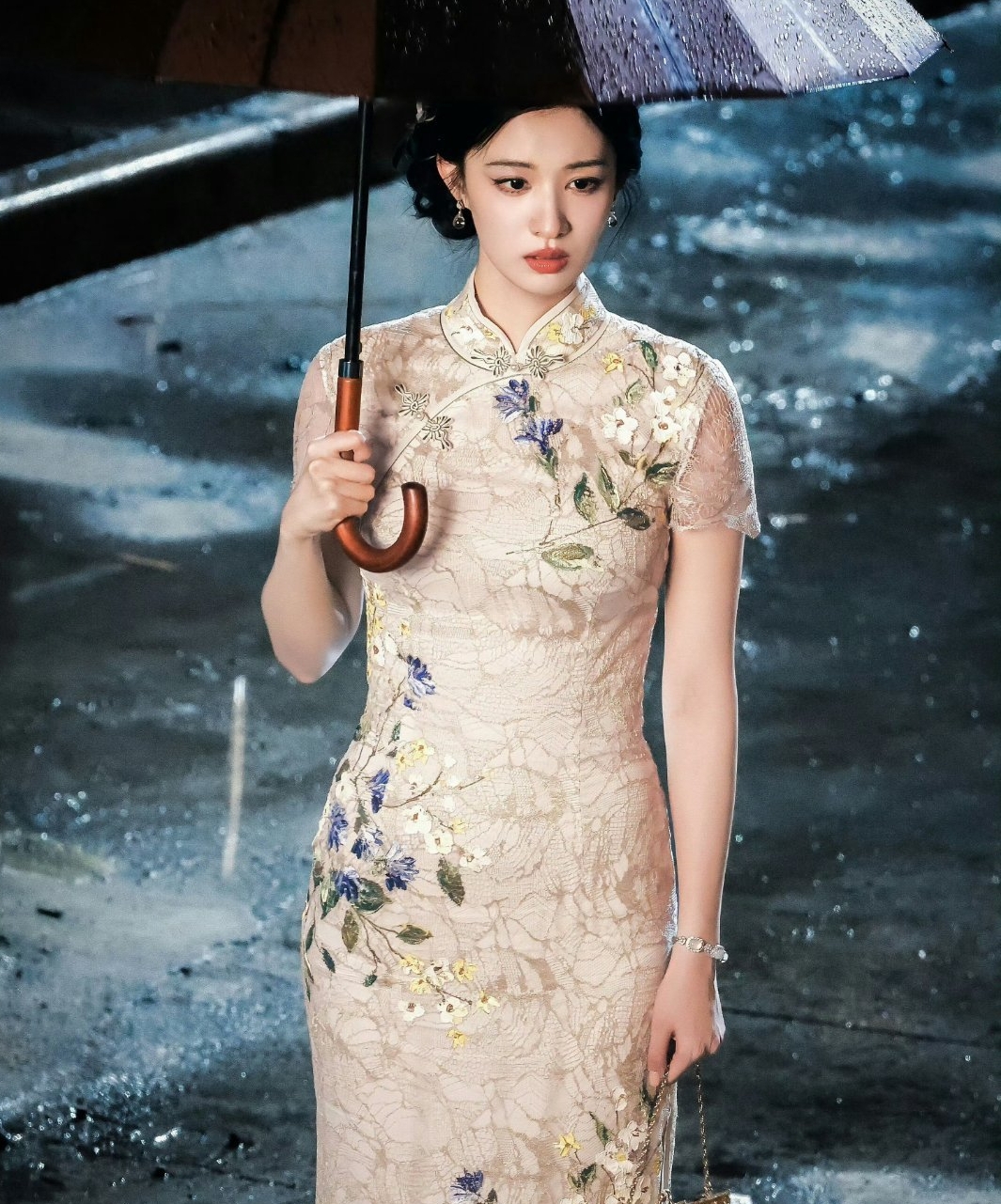 Tuy nhiên, cũng có khán giả cho rằng phía Vương Sở Nhiên đang quảng bá ngoại hình quá mức