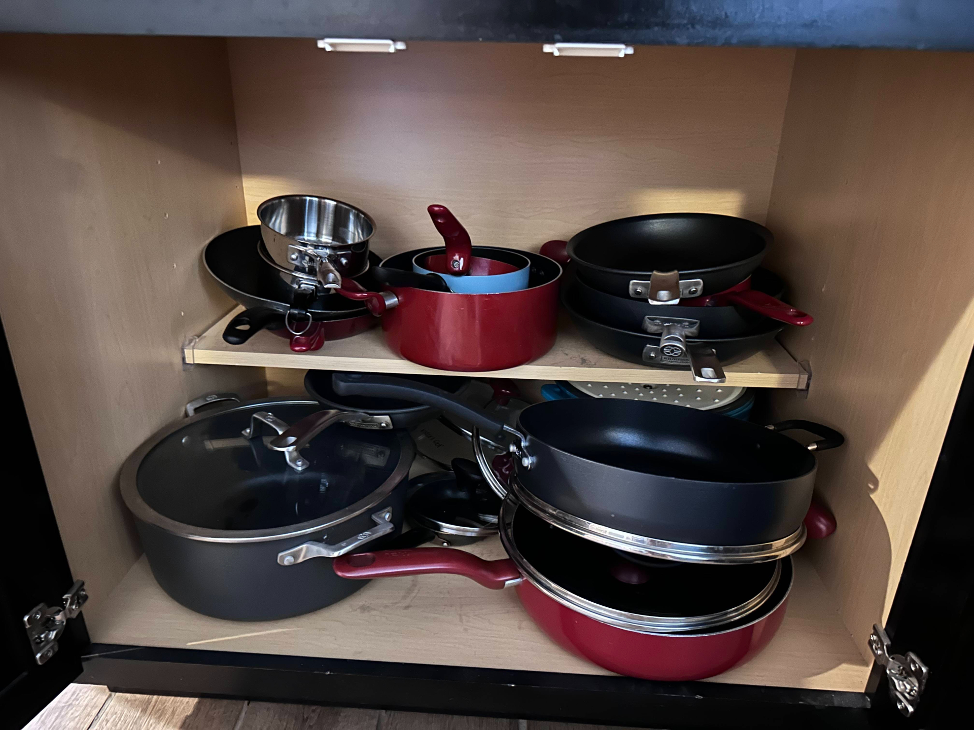 Tuổi 35 bắt đầu sống tối giản, tôi bớt mua 5 thứ này: Thấy đời nhẹ nhõm hẳn ra, tiết kiệm cả đống tiền