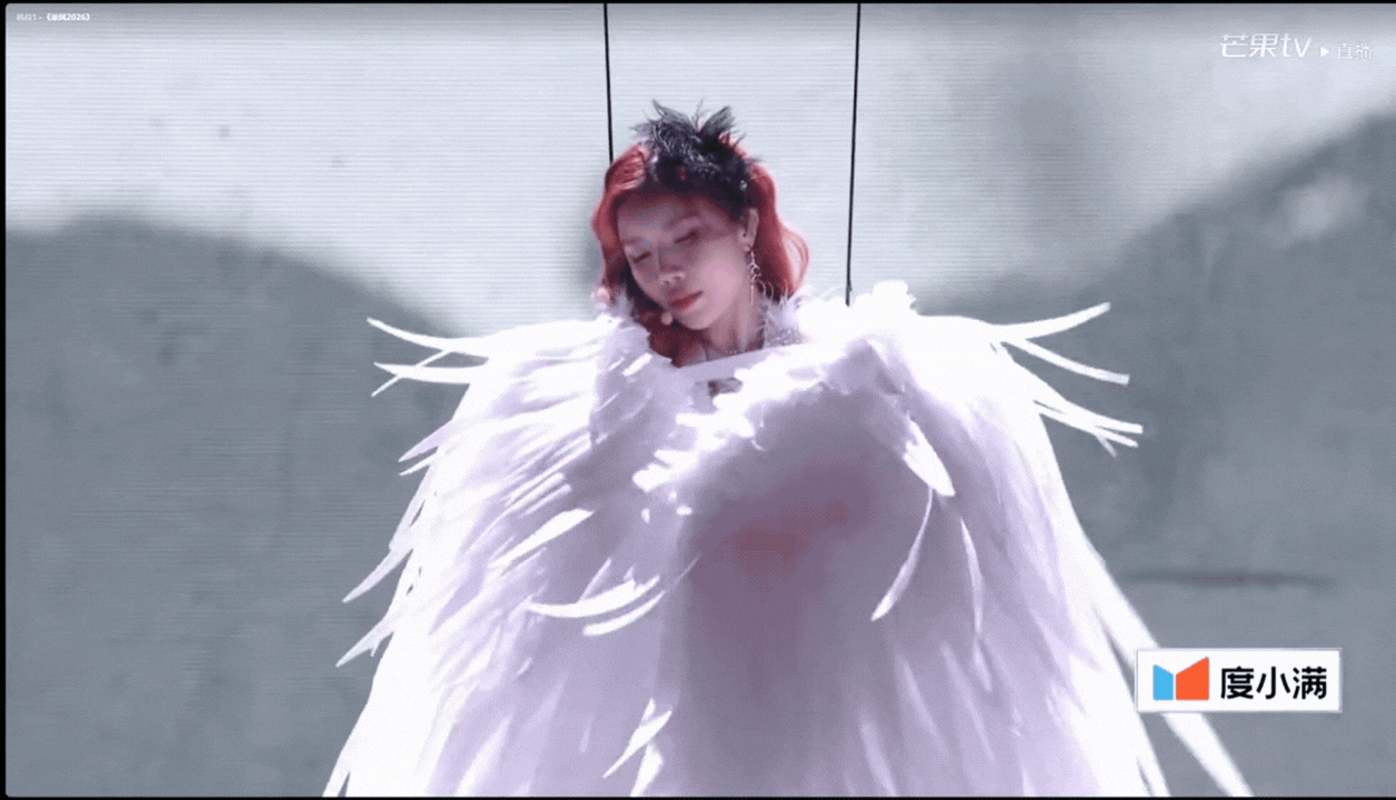 Trang Pháp “đạp chông gai” ở show Trung: Chơi lớn treo mình, lột váy trên sân khấu mà vẫn “thua đau”