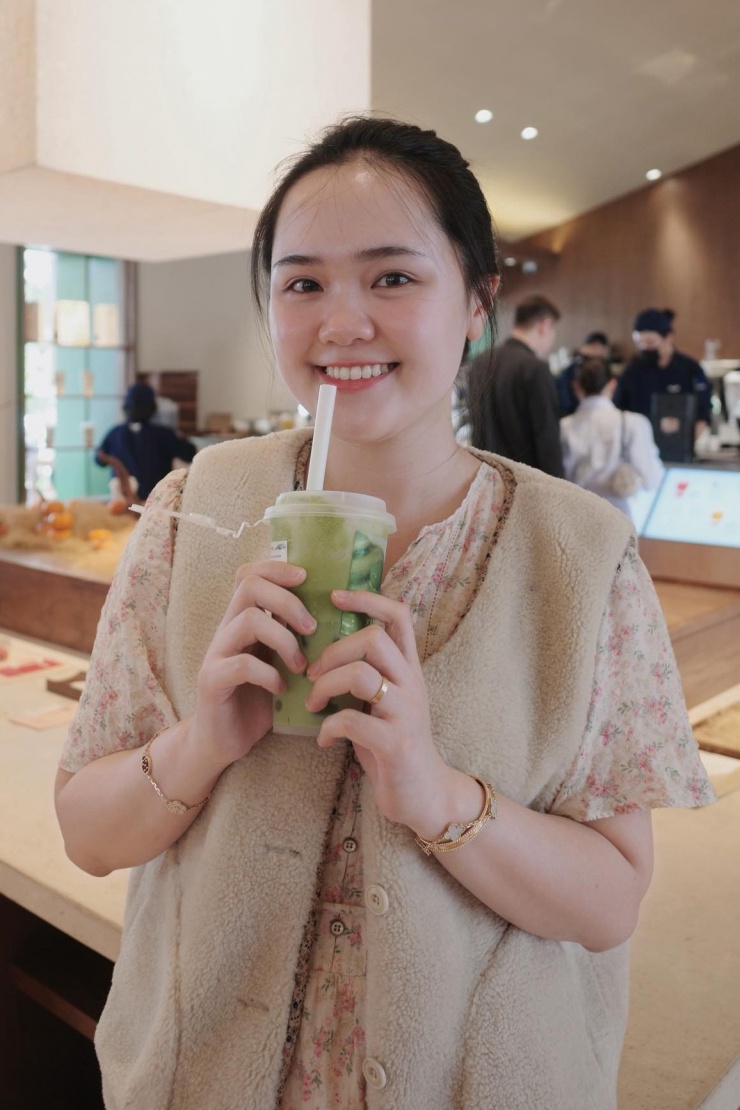 Quỳnh Anh - vợ cầu thủ Duy Mạnh thường là tâm điểm của những bàn luận liên quan đến phong cách thời trang trên MXH