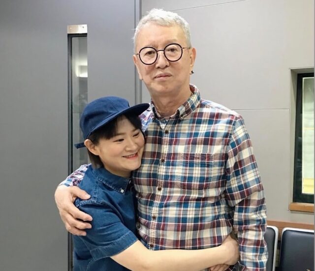 Sự ra đi của người tiền bối thân thiết khiến Kim Shin Young thay đổi. Ảnh: Koreaboo