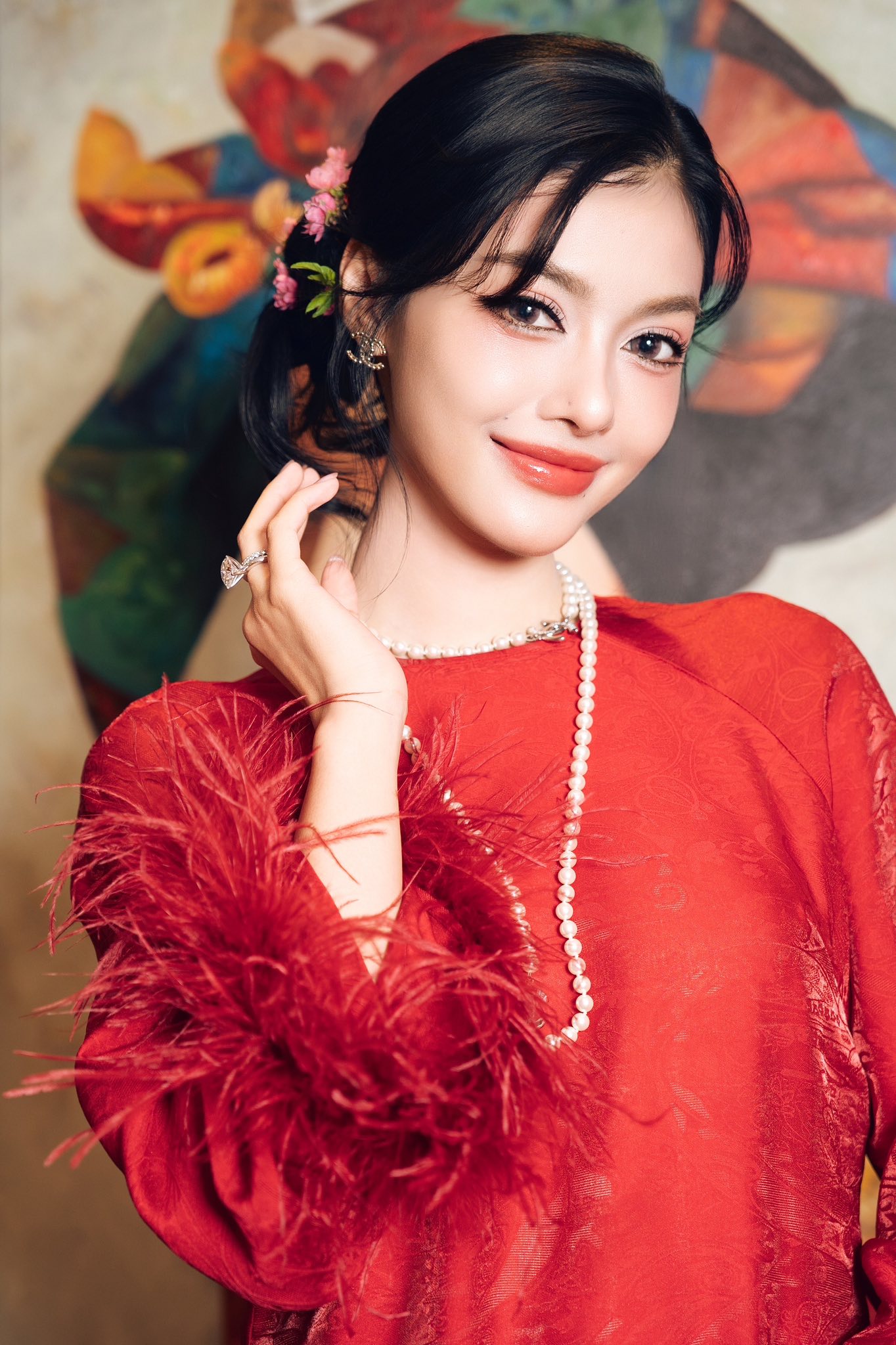   Chuyện tình cảm của Á hậu Lona Kiều Loan vẫn đang là một bí ẩn đối với khán giả. Ảnh: FBNV  