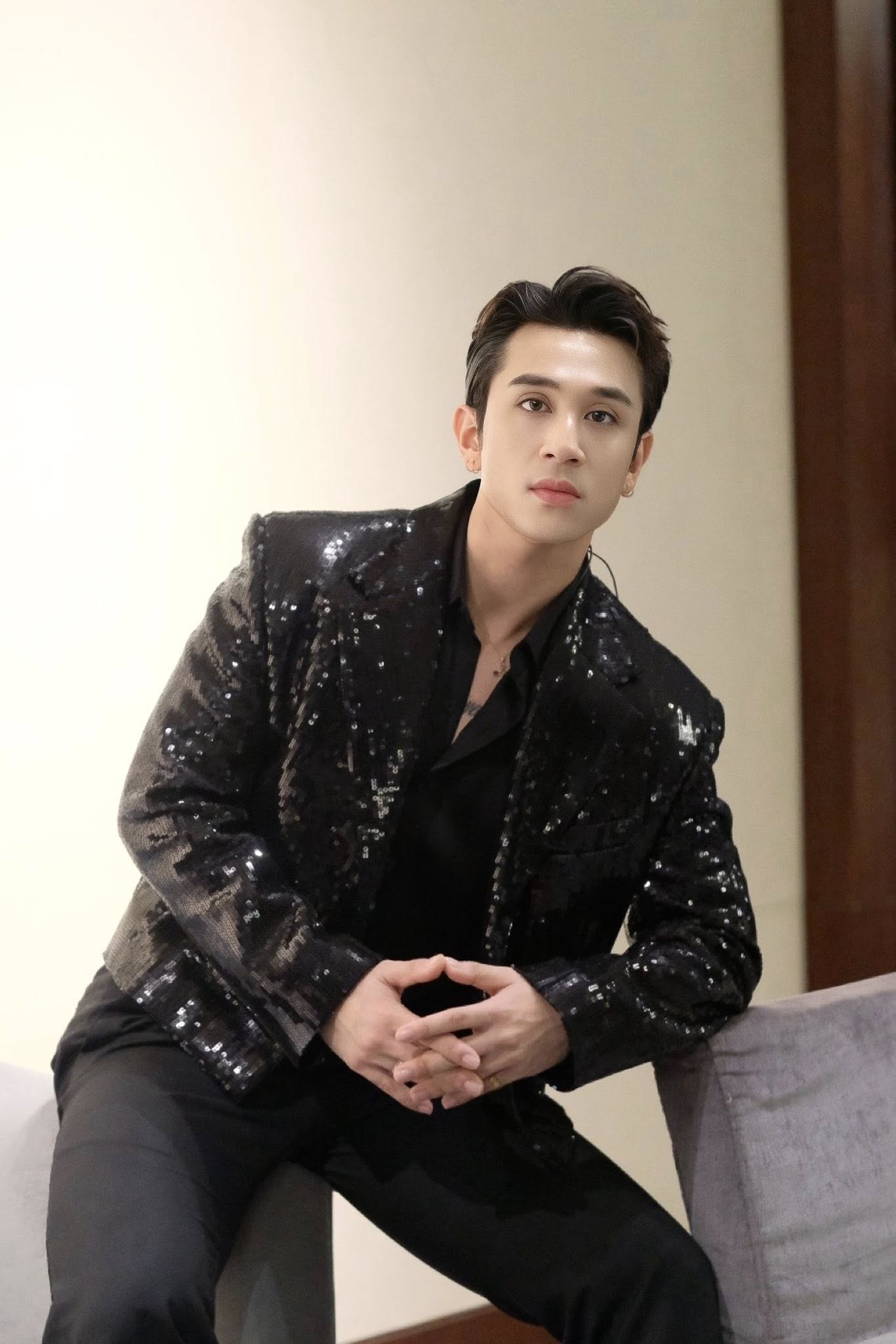 Dương Edward được đào tạo bài bản về chuyên môn âm nhạc tại Anh (Ảnh: FBNV)