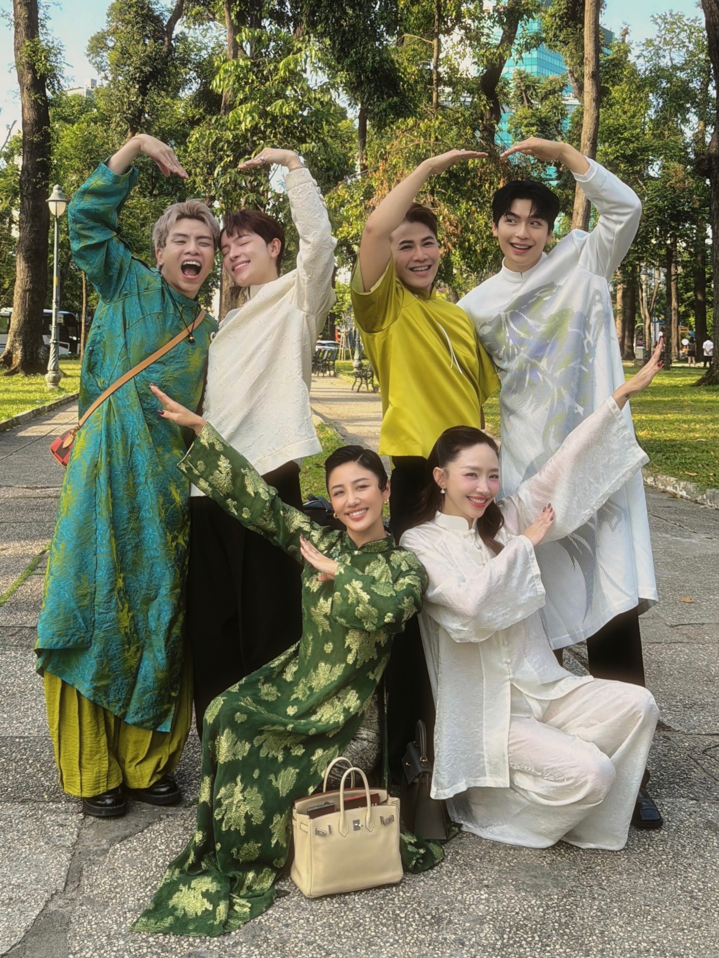 Nữ ca sĩ thỉnh thoảng du lịch, tụ hội cùng bạn bè