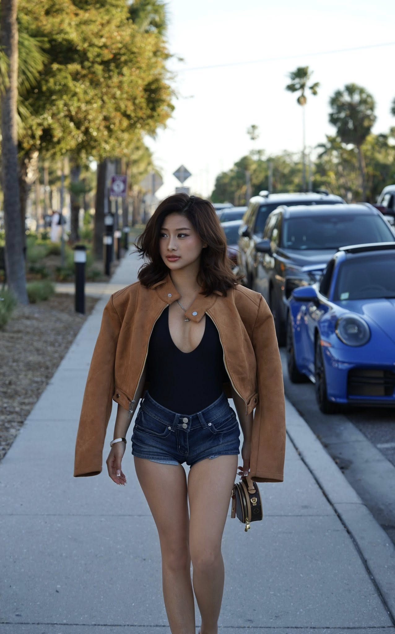 Loạt ảnh mới của cô nàng khiến dân tình trầm trồ vì tỷ lệ cơ thể