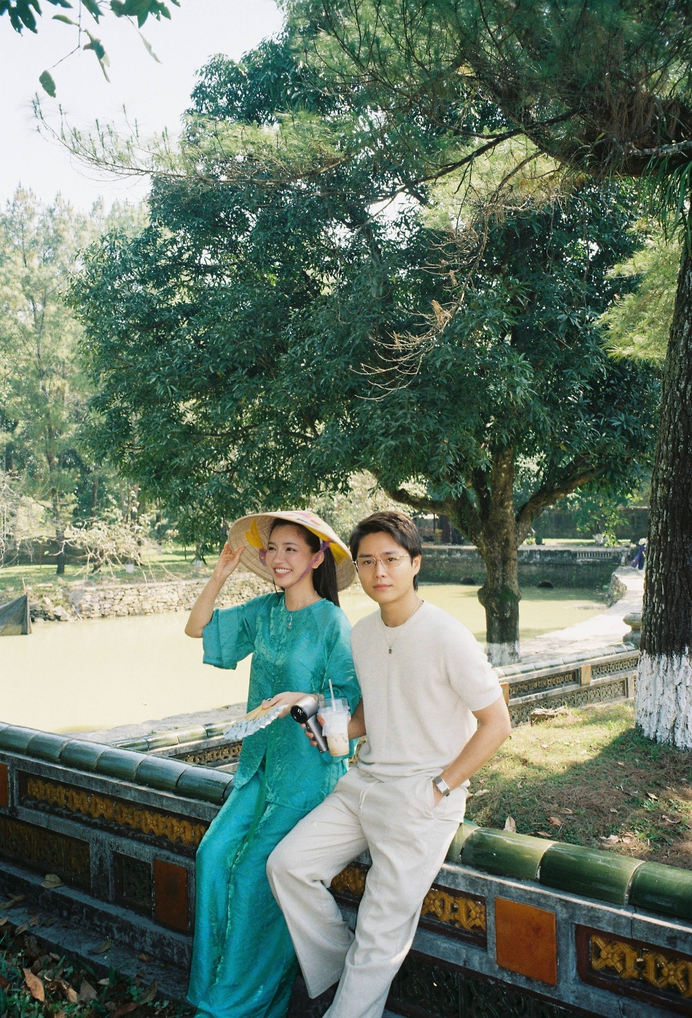   Tăng Duy Tân đăng tải công khai hình ảnh bên ca sĩ Bích Phương trên mạng xã hội. Ảnh: FBNV  