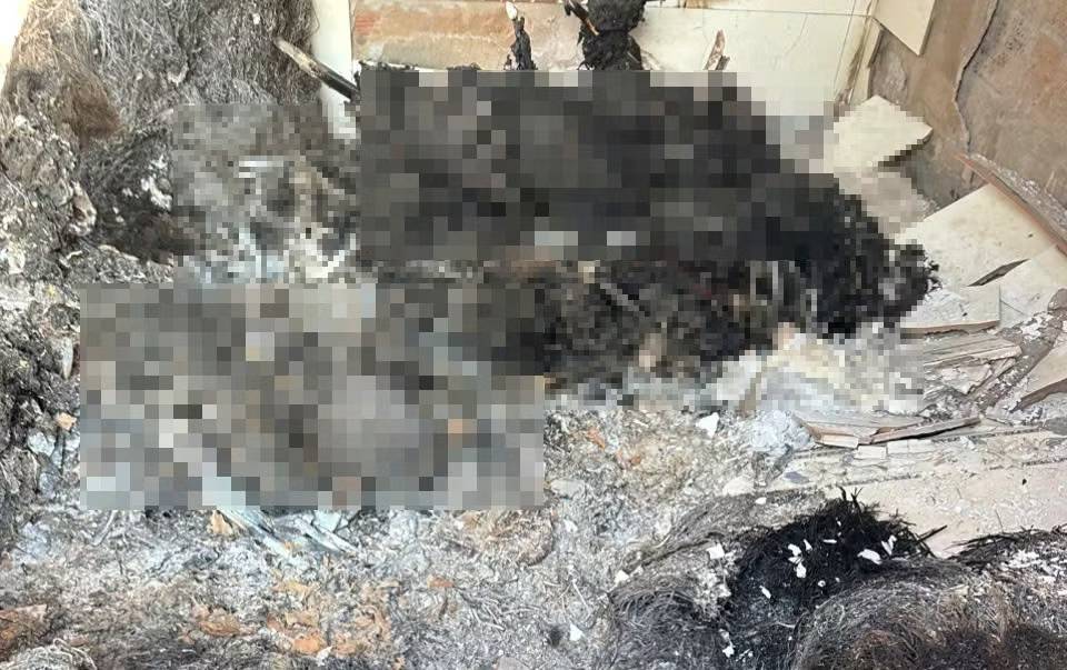 Hiện trường bên trong nơi xảy ra vụ việc. Một nguồn tin có mặt tại hiện trường cho biết, các thi thể được phát hiện trong tình trạng bị cháy đen (Ảnh: TPO)