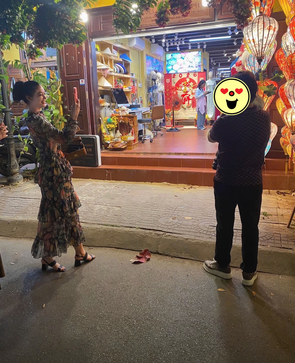   Hình ảnh Lona Kiều Loan xuất hiện bên một bé trai ở Hội An từng gây xôn xao mạng xã hội. Ảnh: MXH  