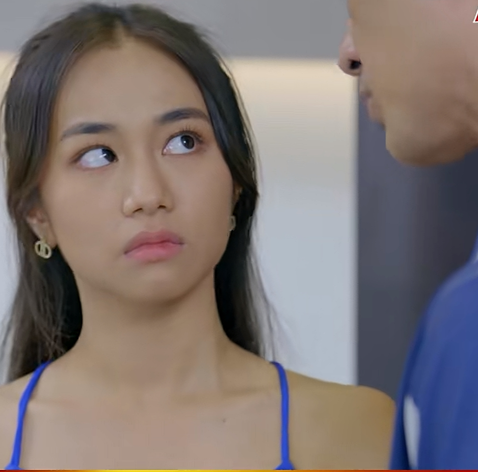 Cô bị nhận xét bị lác mắt mỗi lần diễn cảnh liếc ngang liếc dọc 