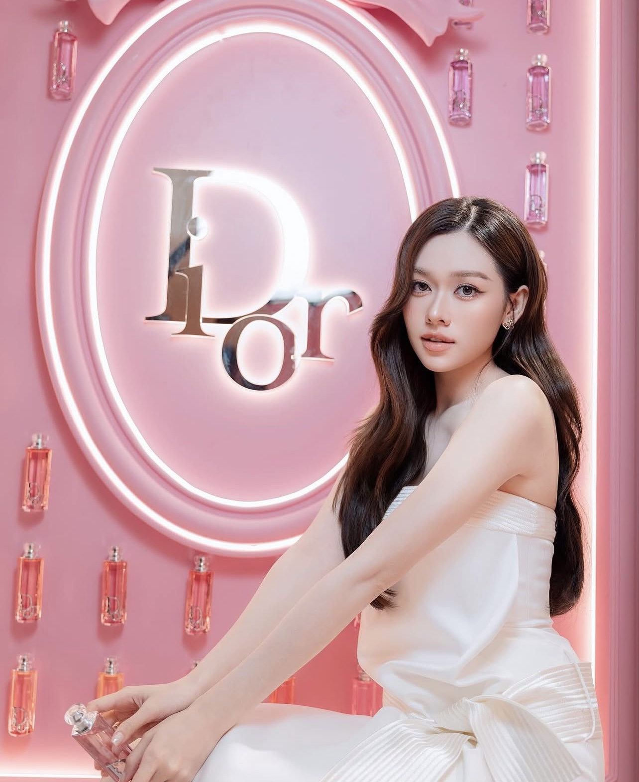 Trong khi đó, vẻ đẹp của Tường San cũng được đánh giá cao vì mang nét nữ tính, nhẹ nhàng nhưng cũng không kém phần sang trong. (Ảnh: Instagram)