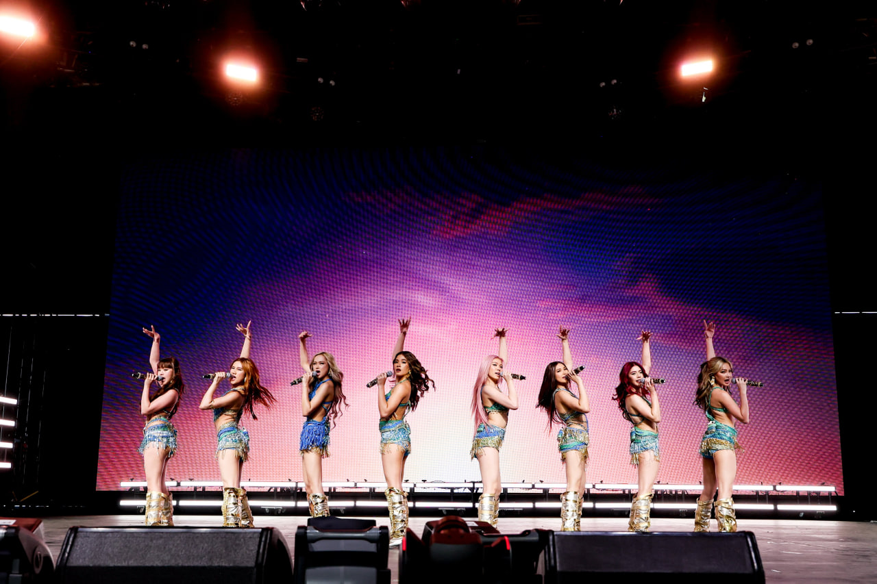 Nhóm nữ Đông Nam Á bị Coachella xếp vào sân khấu phụ khiến dân tình nổi giận, diễn hay không kém huyền thoại BLACKPINK