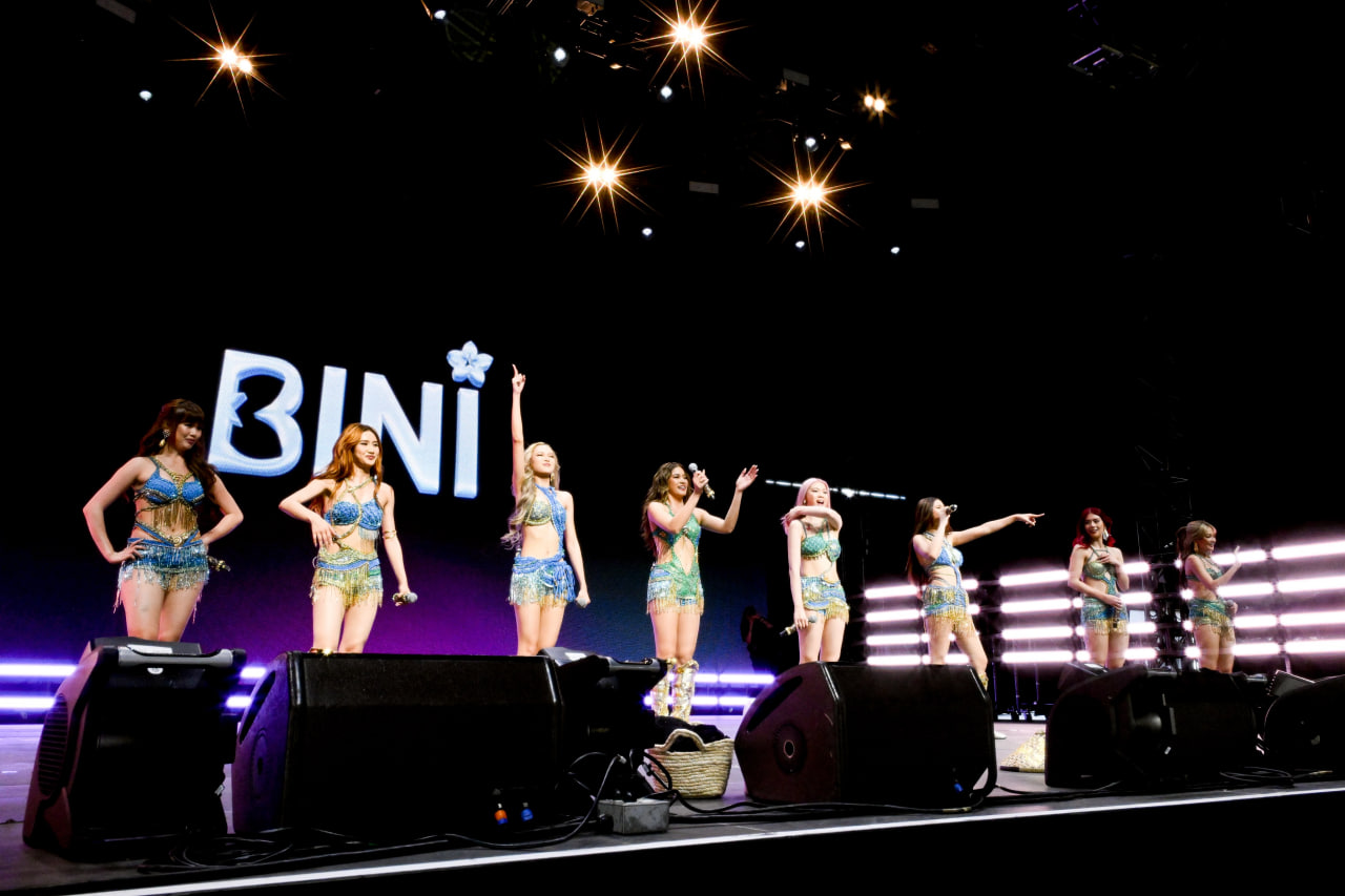 BINI bùng nổ trong lần đầu biểu diễn tại Coachella (Ảnh:X)