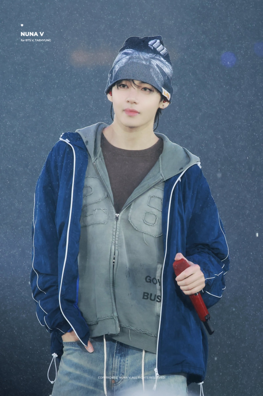 Sau khi đêm diễn khép lại, các từ khóa liên quan đến V lập tức lọt top thịnh hành trên mạng xã hội (Ảnh:X)