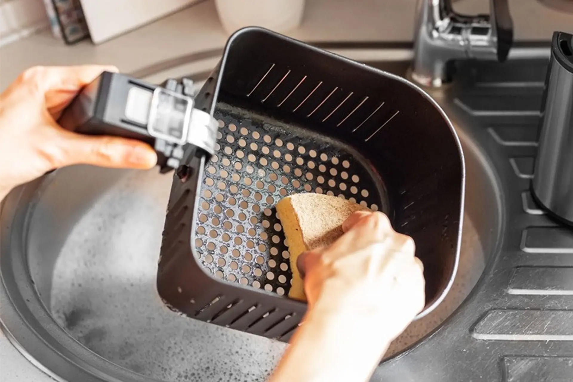 Lưu ý quan trọng đến các gia đình đang nấu ăn bằng nồi chiên không dầu