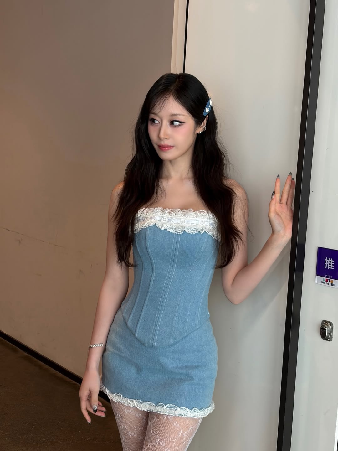 Jiyeon vô cùng xinh đẹp, trẻ trung, yêu đời sau khi bỏ lại phía sau những vết xước của chuyện tình cảm. Ảnh: Instagram. 